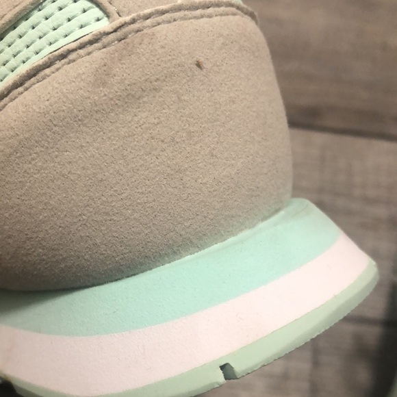 Puma retro runner sneakers in mint and light grey with soft foam support inserts - Picture 9 of 11